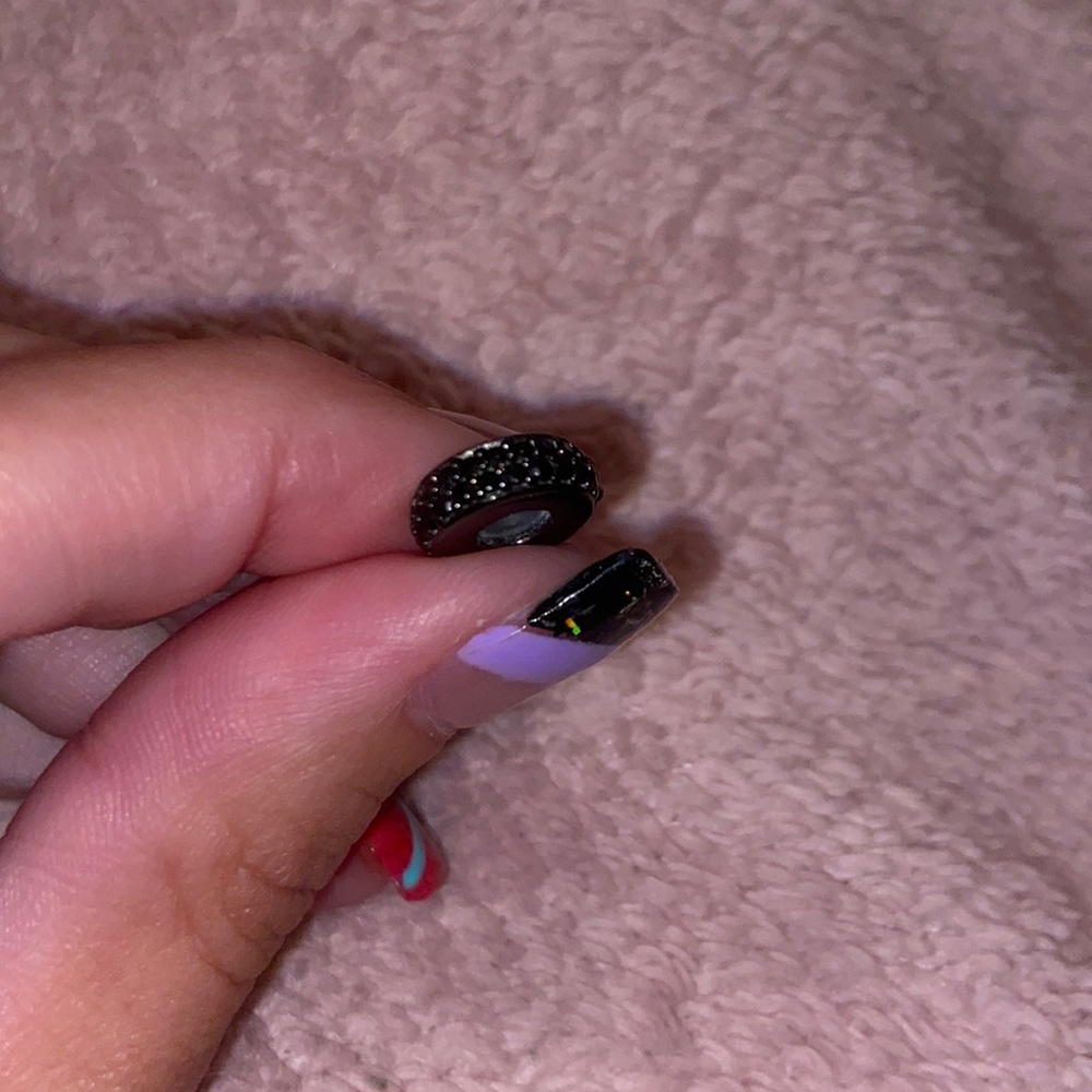 Black stopper bead